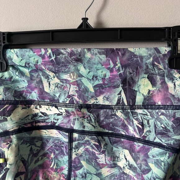 Lululemon 21 in Athletic Leggings — Size 4 - Picture 5 of 7
